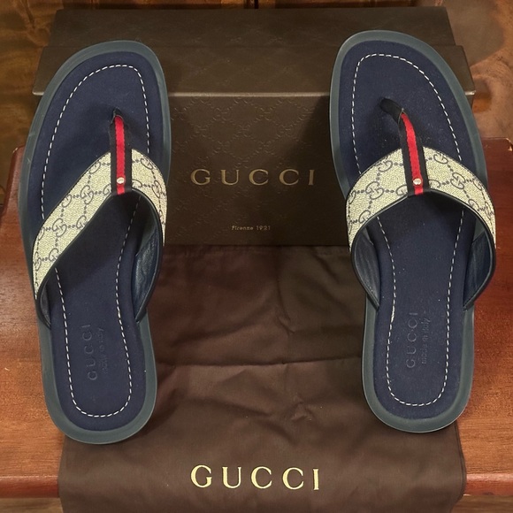 Gucci GG Supreme Men’s Flip Flop Thong Sandals - Picture 2 of 13